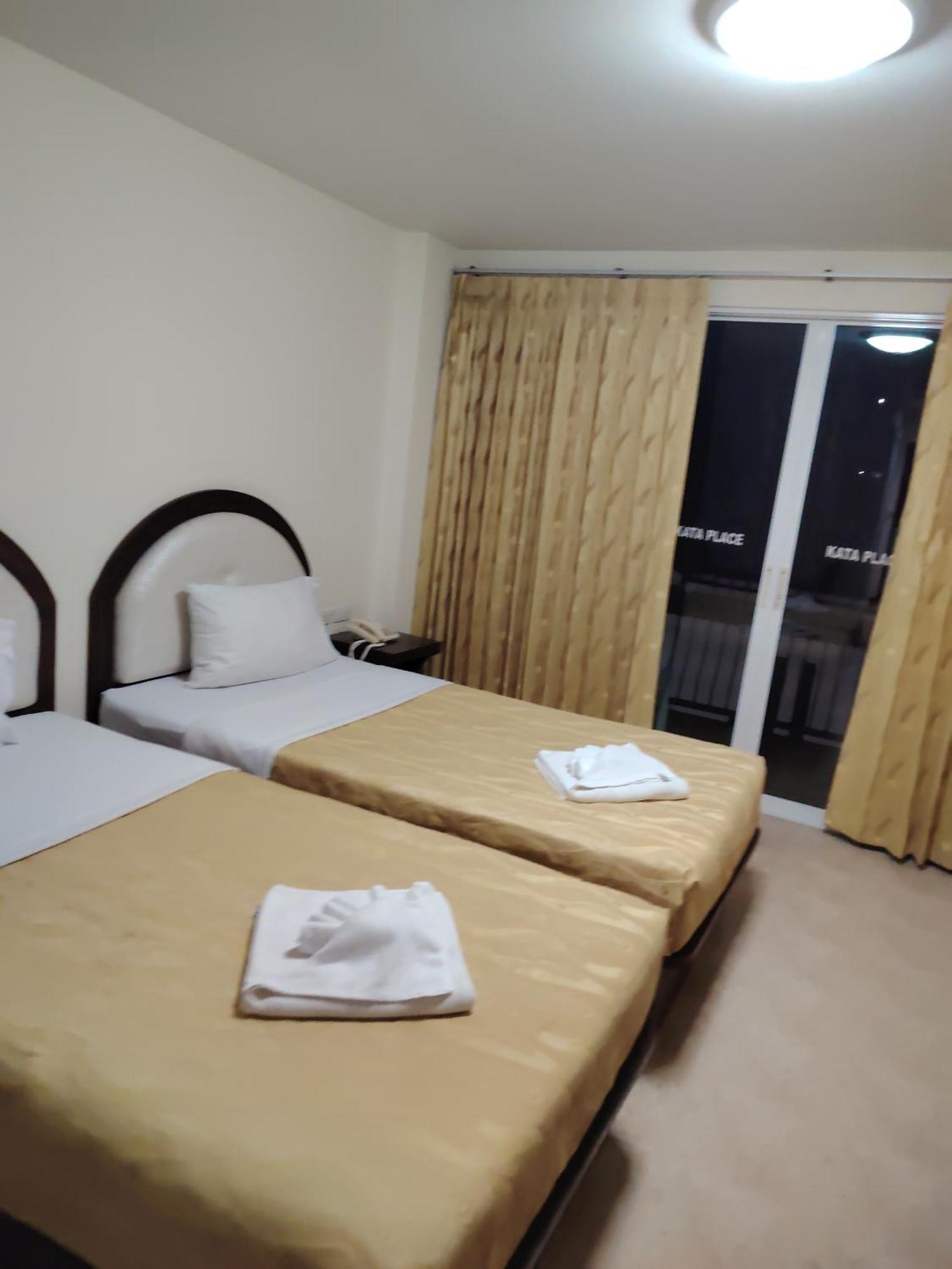 Aram Hotel Pantai Kata Bagian luar foto