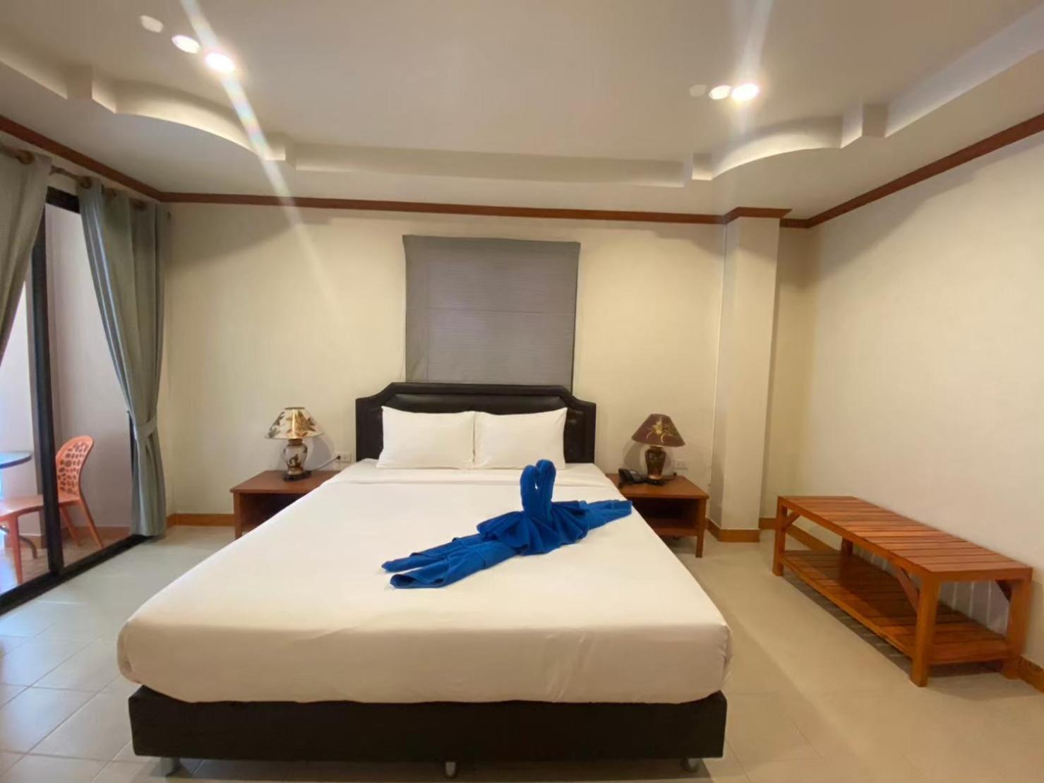 Aram Hotel Pantai Kata Bagian luar foto
