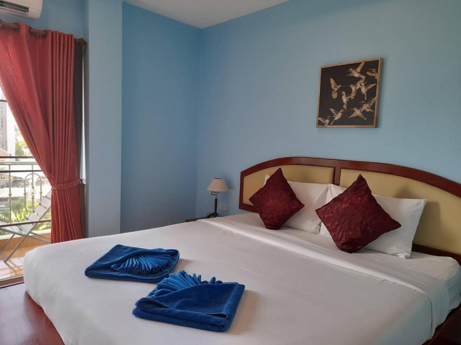 Aram Hotel Pantai Kata Bagian luar foto