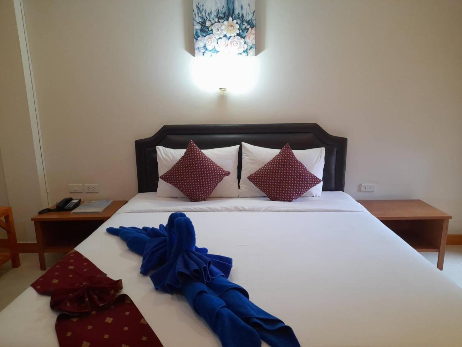 Aram Hotel Pantai Kata Bagian luar foto