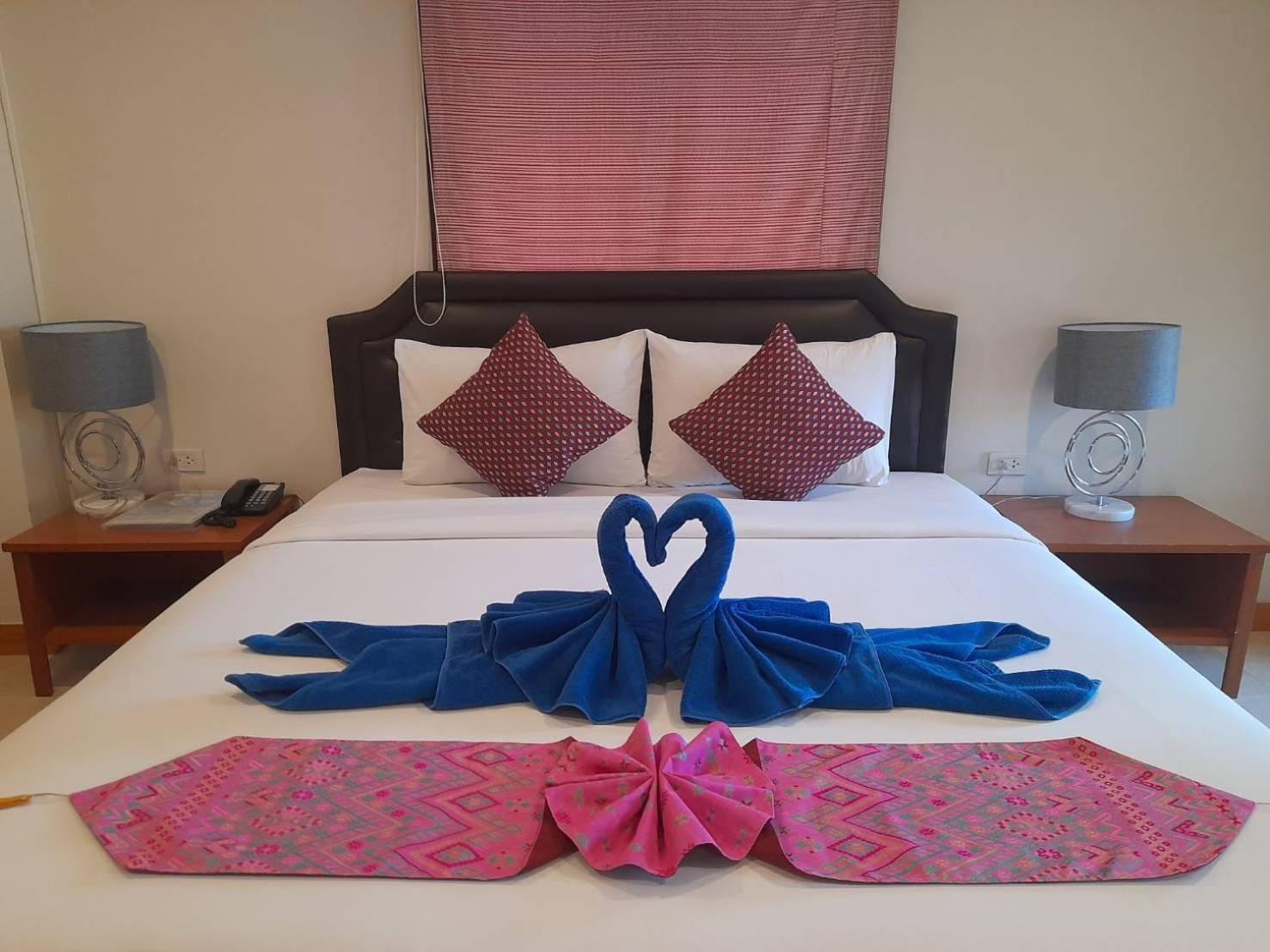 Aram Hotel Pantai Kata Bagian luar foto