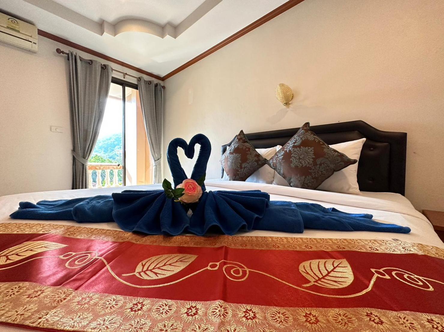 Aram Hotel Pantai Kata Bagian luar foto